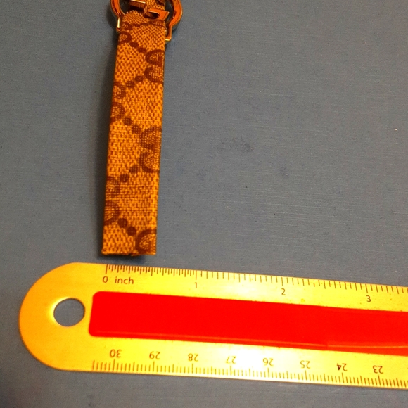 GUCCI logos w straps + Gucci Keychain repurporse from Gucci bag Firm price - Picture 7 of 16